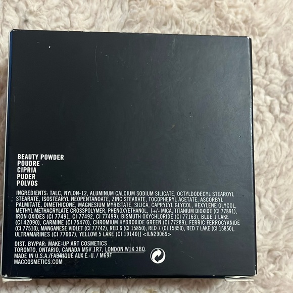 MAC Beauty Powder - RARE - Picture 2 of 5